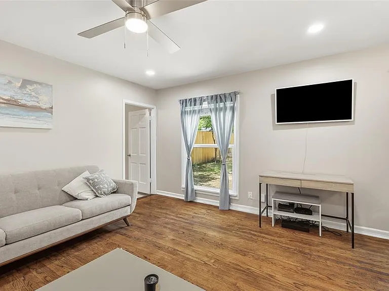 4308 Donnelly Ave — Photo 10