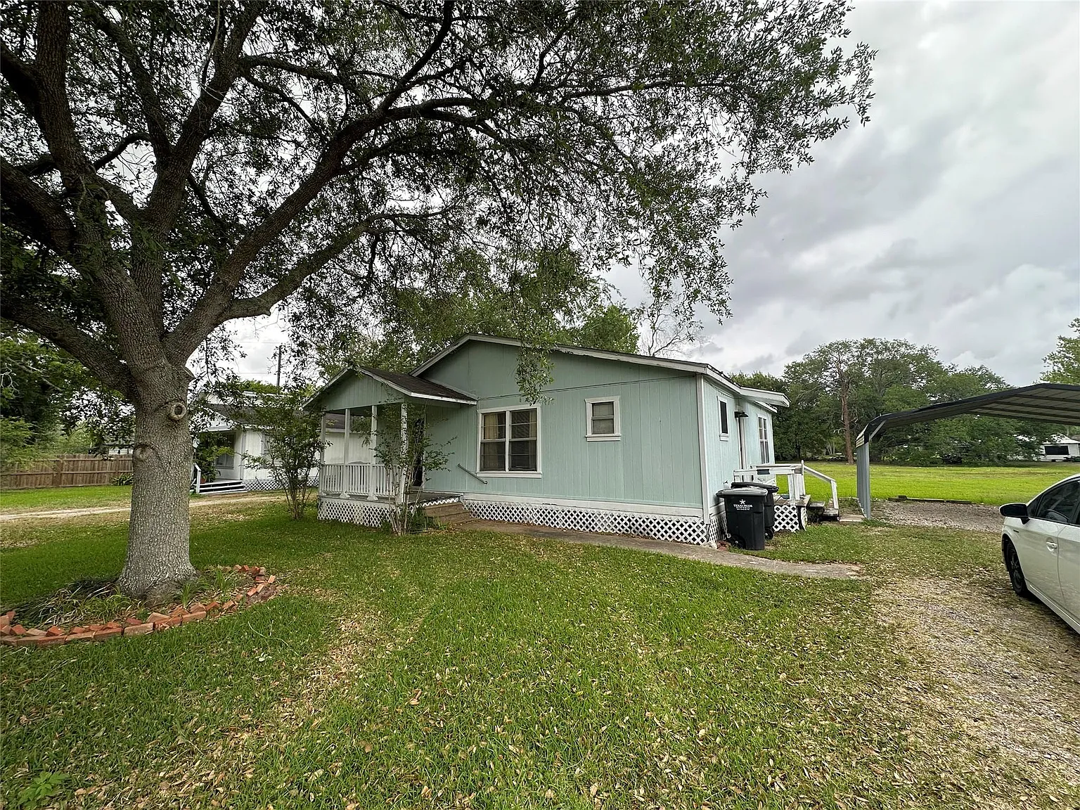 2 bed, 1.0 bath, 1122 sqft, $1,200 — Photo 2
