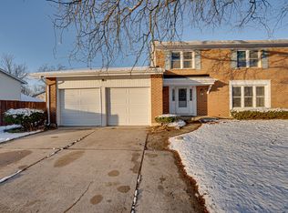 14 Hampshire Ct, Bolingbrook, IL 60440