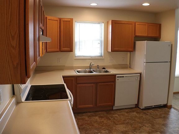 3rd image of 2240 Morning Glory Cir