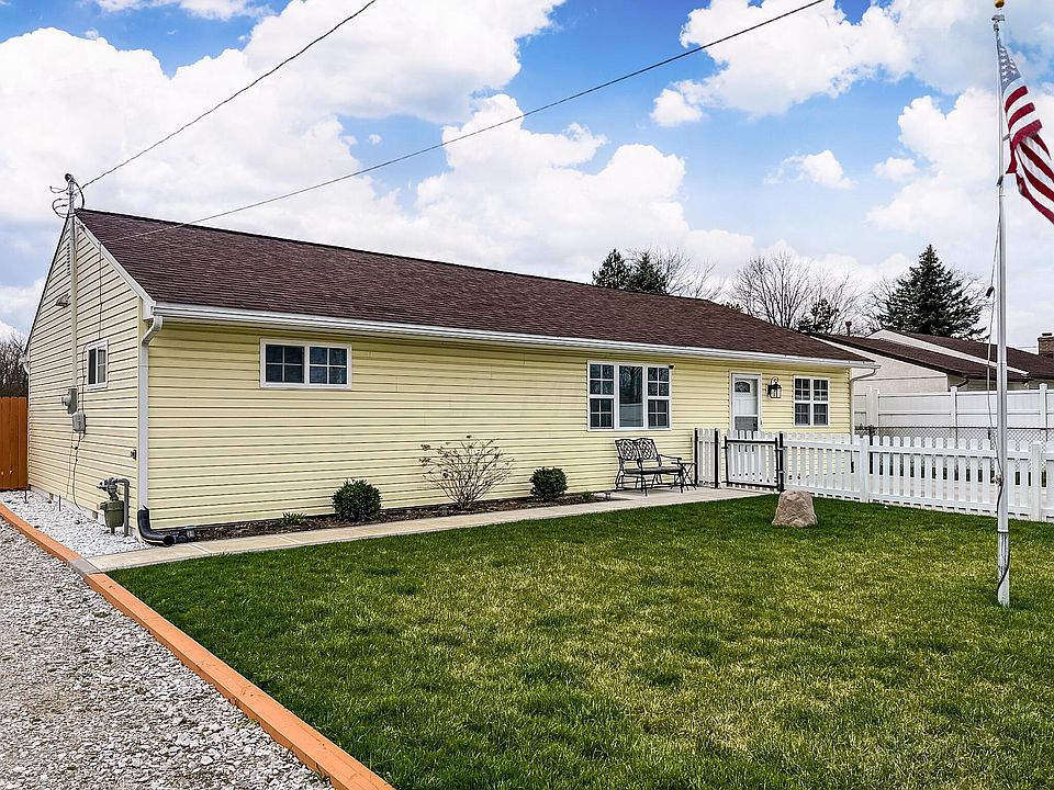 2nd image of 1365 Greenleaf Rd