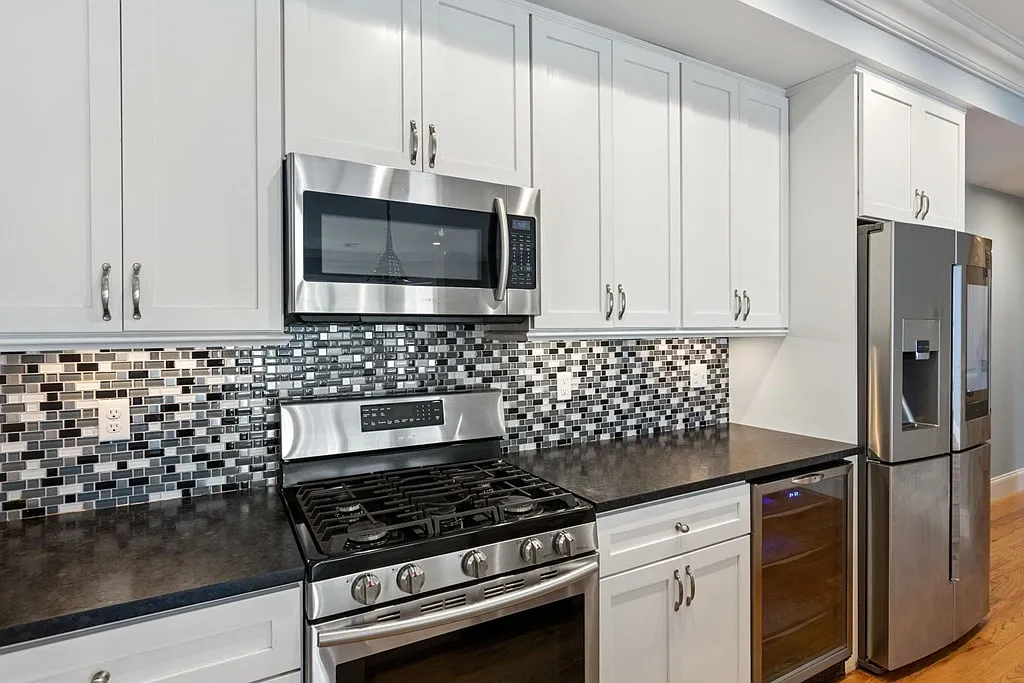 2 bed, 2.0 bath, 1045 sqft, $4,000 — Photo 3