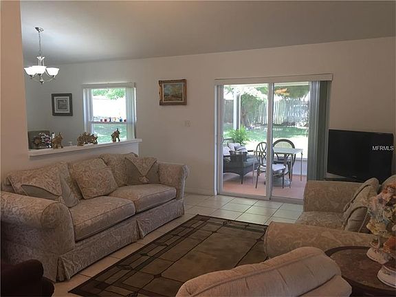 5th image of 917 Palm Forest Ln