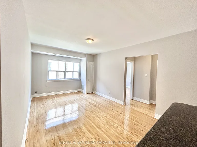 90 25th St #2 — Photo 2