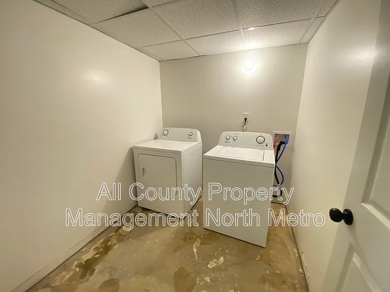 410 Riverlake Ct — Photo 7