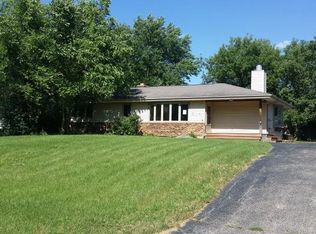 614 N Hill Rd, McHenry, IL 60051
