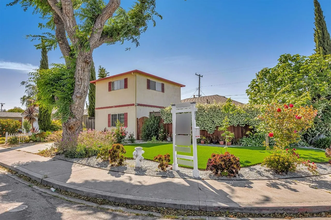 3461 Flora Vista Ave — Photo 1