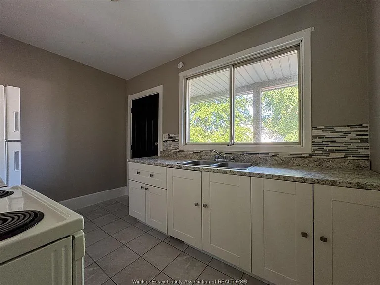 3458 Harris St — Photo 8