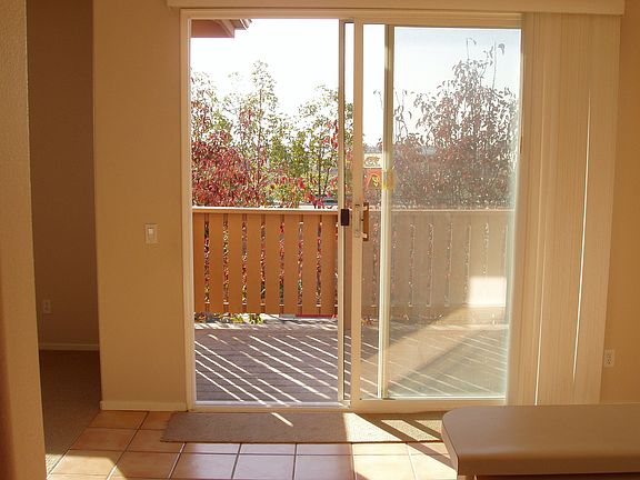 Entertaining deck off of kitchen/dining area