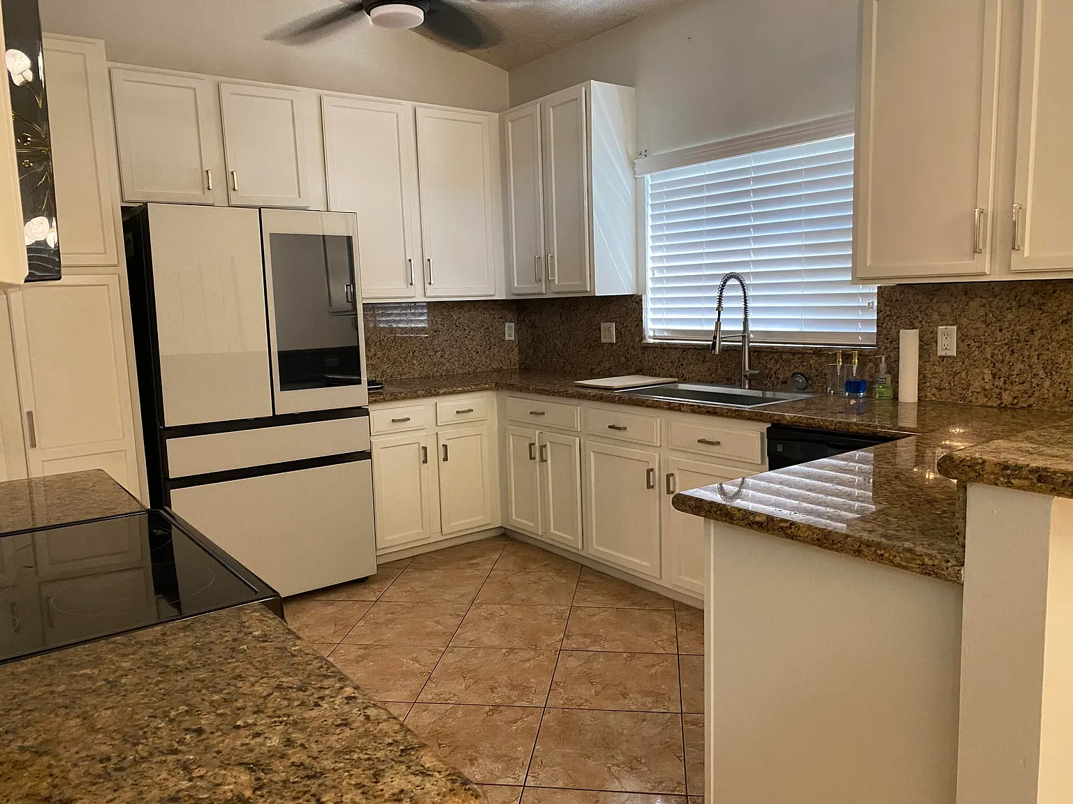 3 bed, 2.0 bath, 2077 sqft, $4,500 — Photo 2