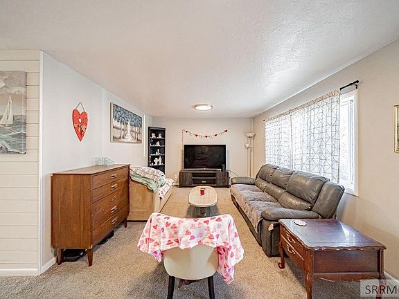 5th image of 670 Garfield St