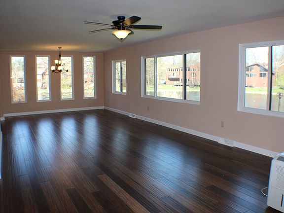 4th image of 346 Lakeside Dr
