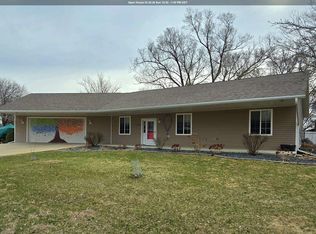 402 S Pearl St, Elk Point, SD 57025