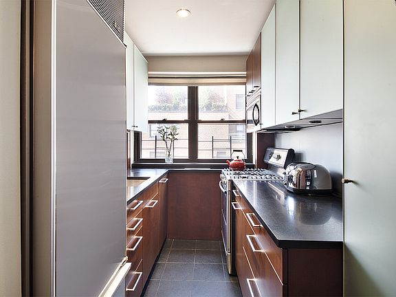 3rd image of 181 E 73rd St APT 16C