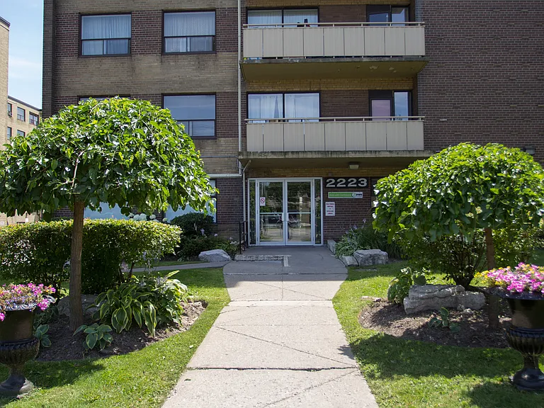 2223 Eglinton Ave E — Photo 20