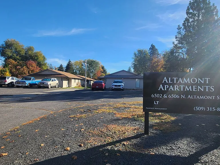 Altamont Apartments — Photo 14