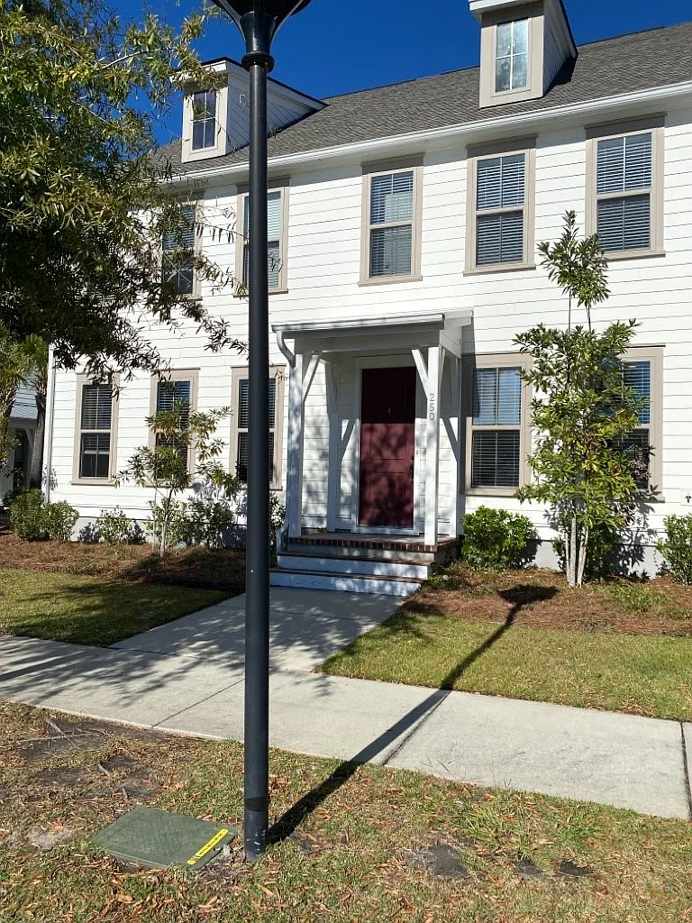 2 bed, 2.5 bath, 1547 sqft, $2,200 — Photo 2
