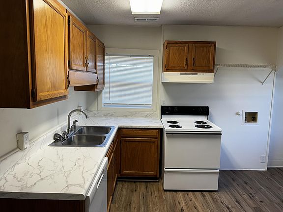 3rd image of 222 18th St APT D