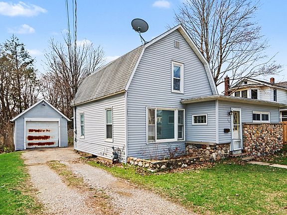 2nd image of 607 Mechanic St