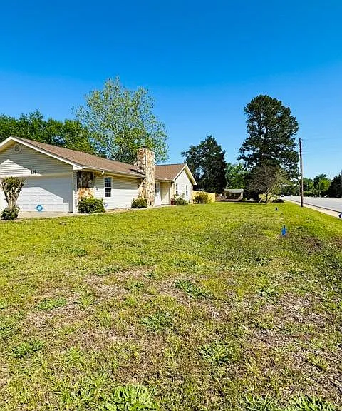 101 Williams Dr — Photo 2