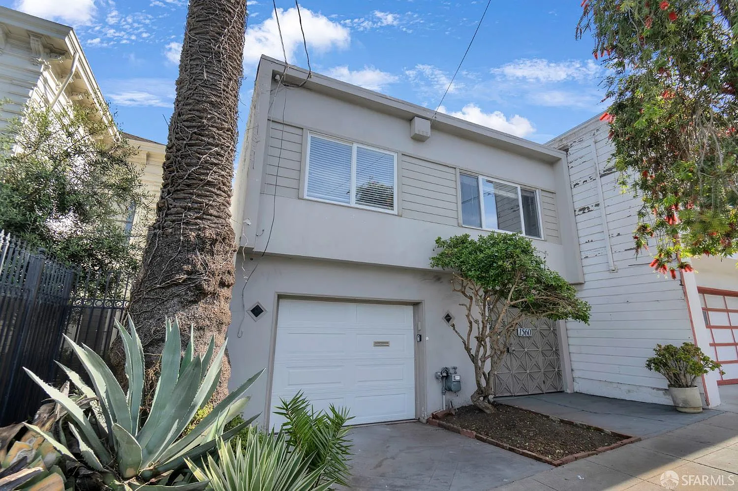 1560 McKinnon Ave photo 1