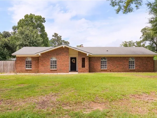 567 Vaughn Dr S, Satsuma, AL 36572