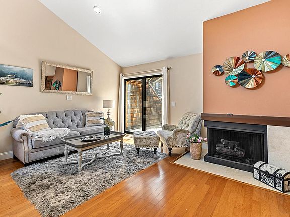 4th image of 461 Dela Vina Ave APT 205