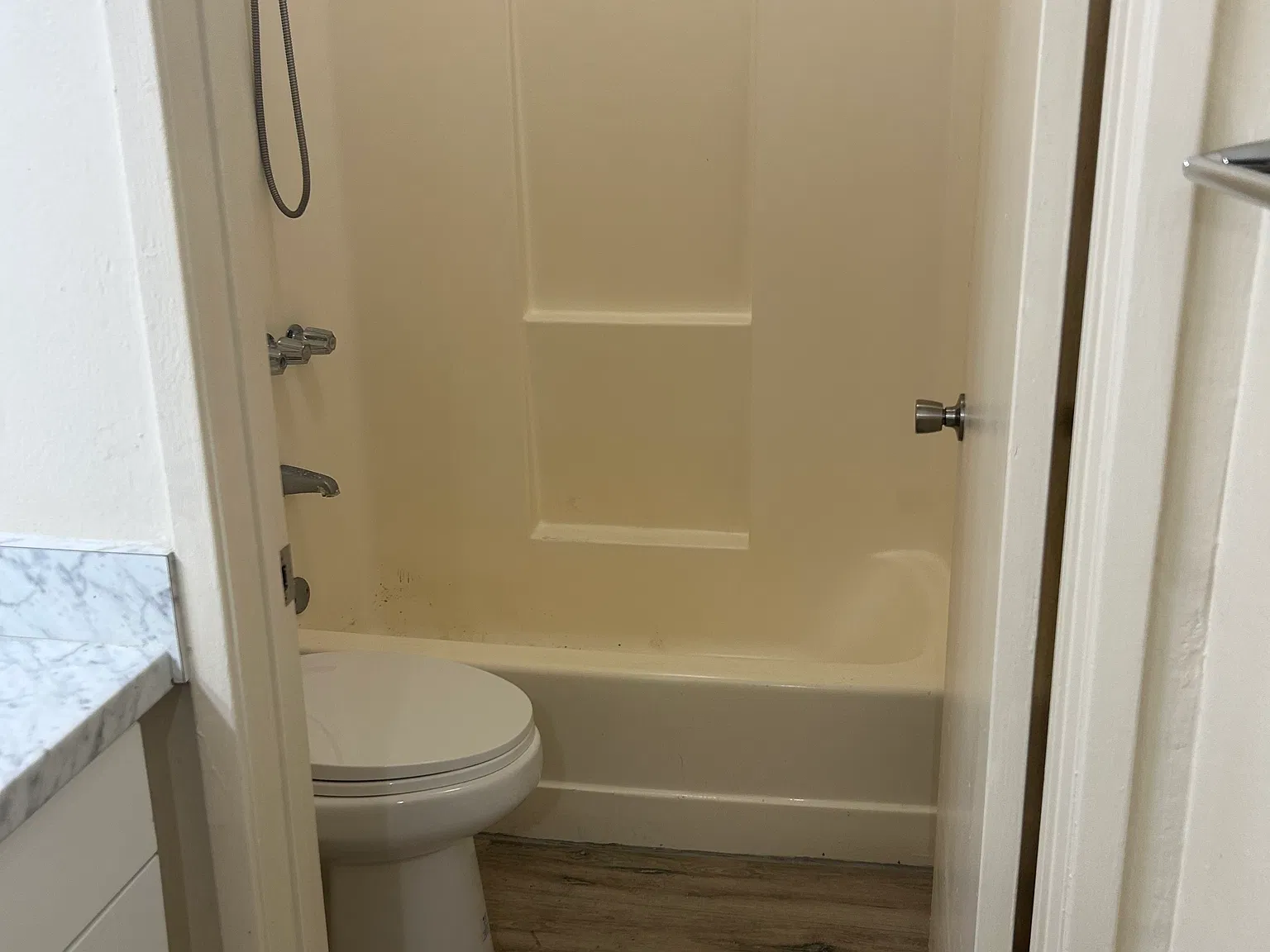 Studio, 450 sqft, $2,390 — Photo 2