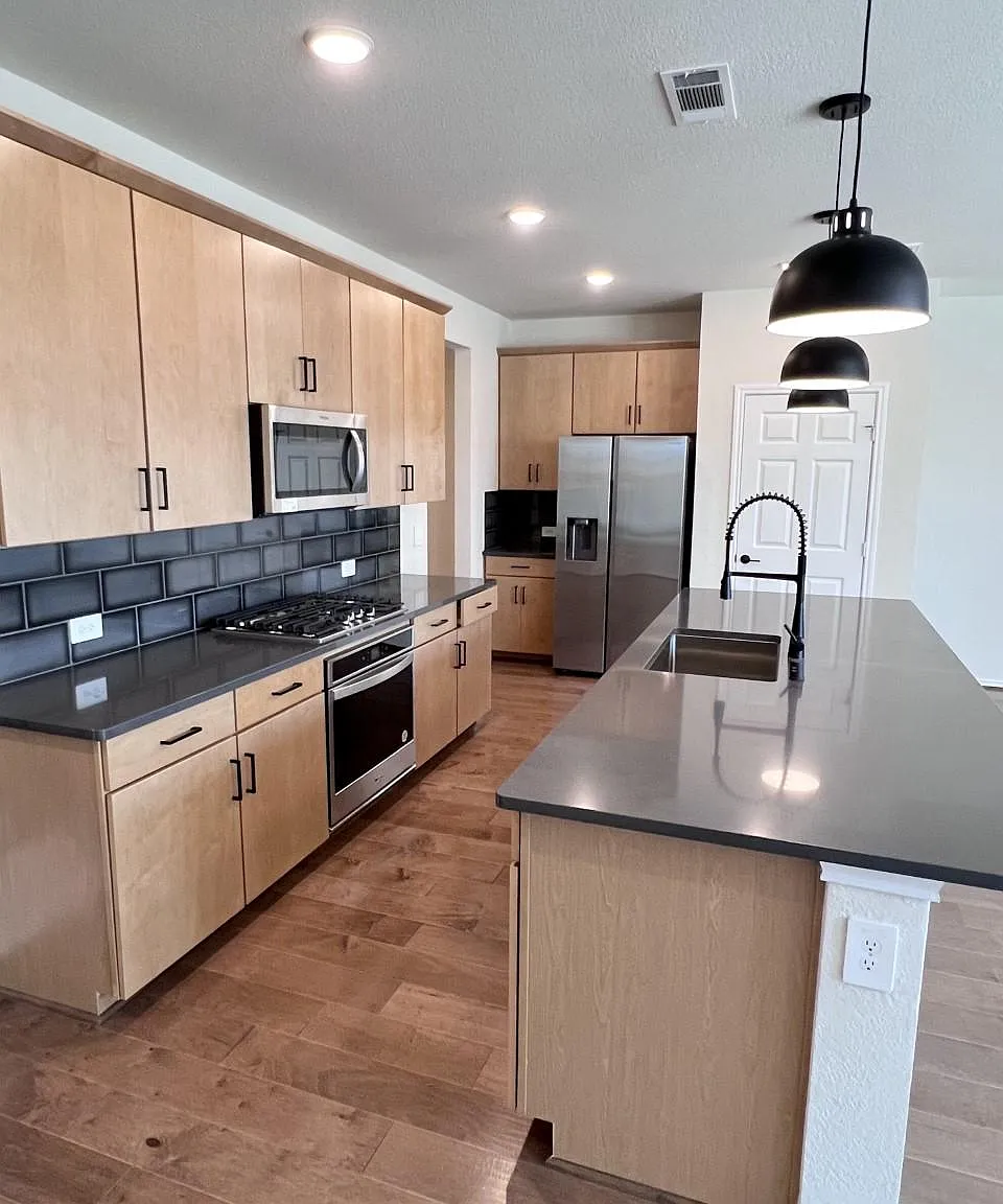 10408 Marston Vineyard Dr — Photo 2