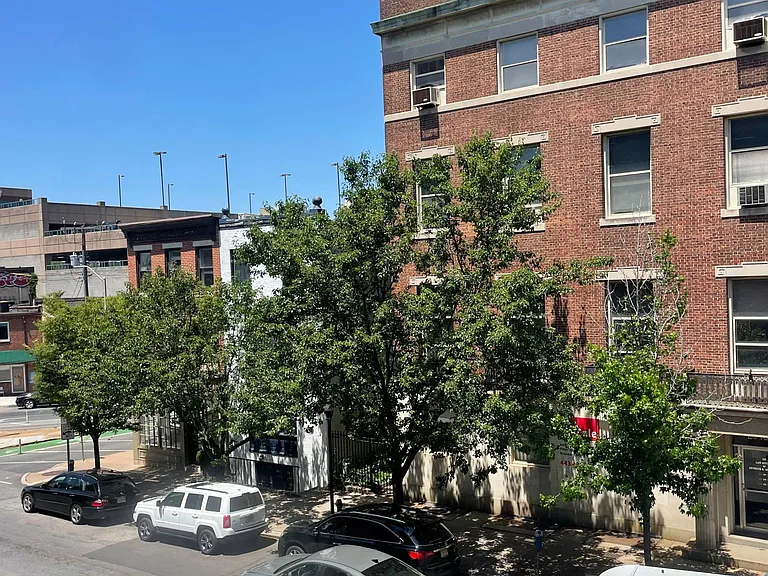 9 W Chase St — Photo 33