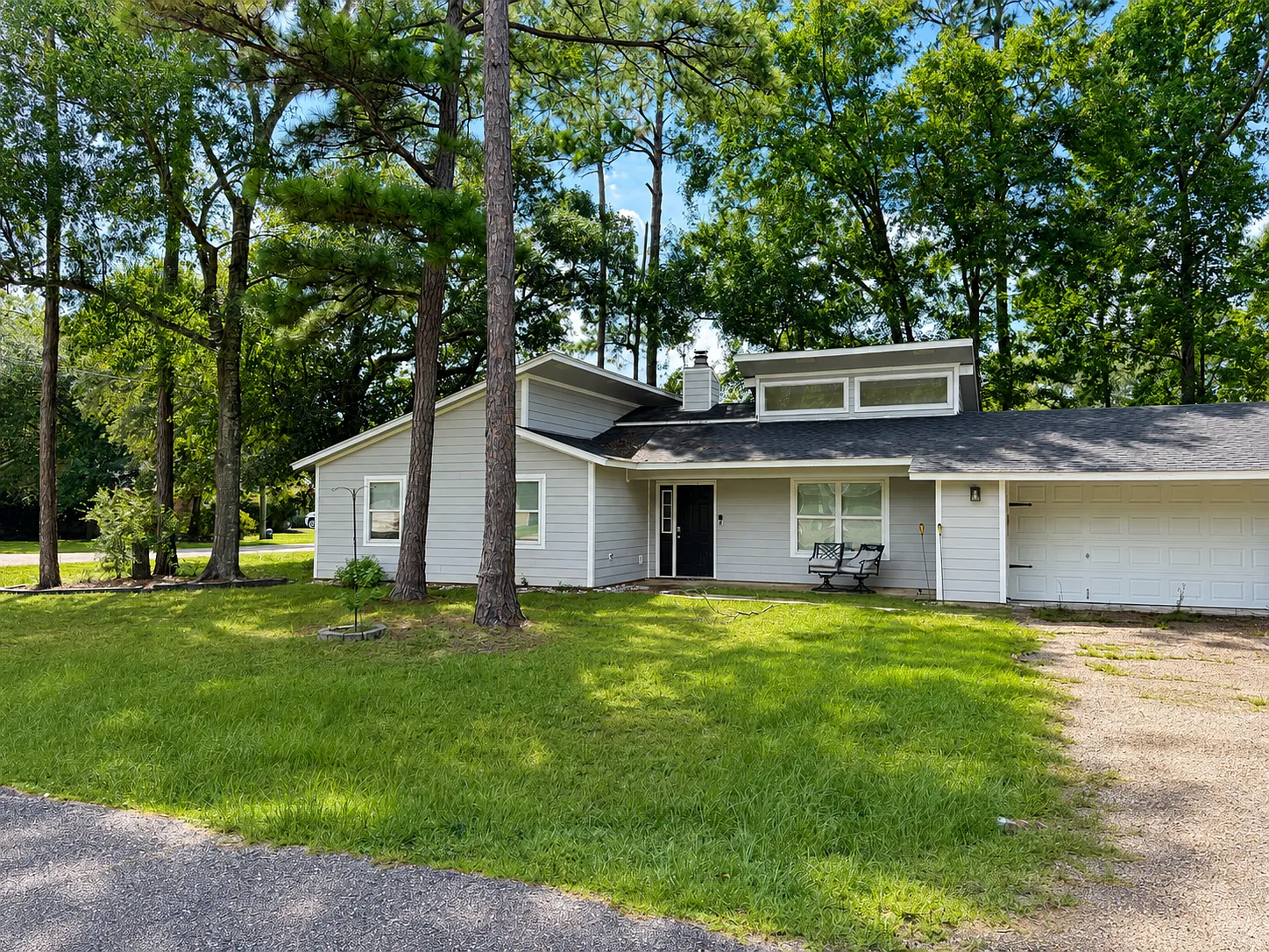 3 bed, 1323 sqft, $1,650 — Photo 1