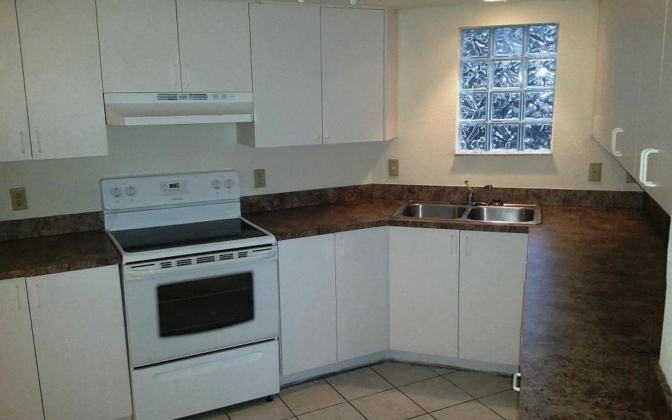 2nd image of 102 Weybridge Cir APT A