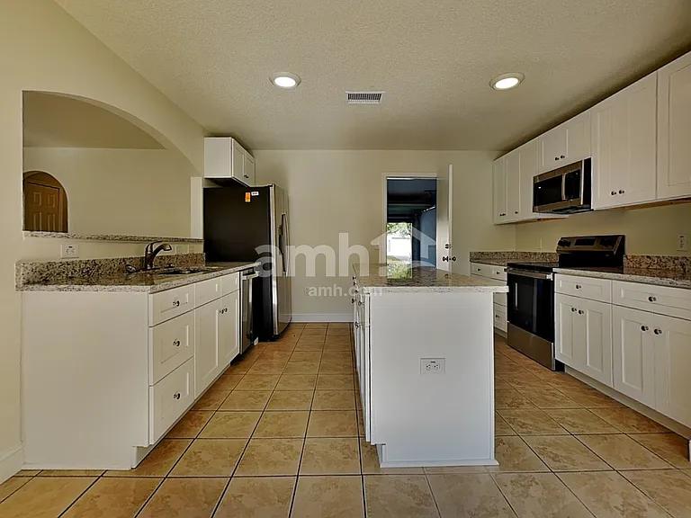 1019 Brenton Leaf Dr — Photo 4