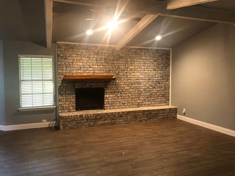 121 Walnut Ct — Photo 3