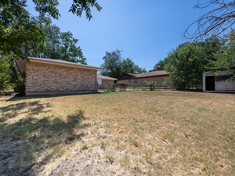 1313 E Sherman Dr — Photo 13