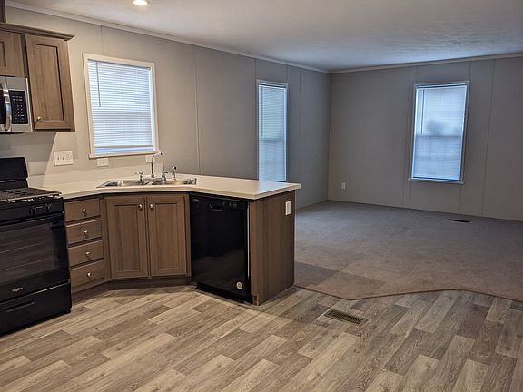 2nd image of 2324 Catalpa St #92
