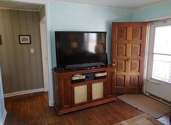 5th image of 1835 N 86th St
