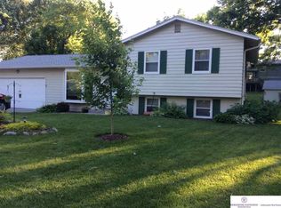 4830 Parkview Dr, Omaha, NE 68134