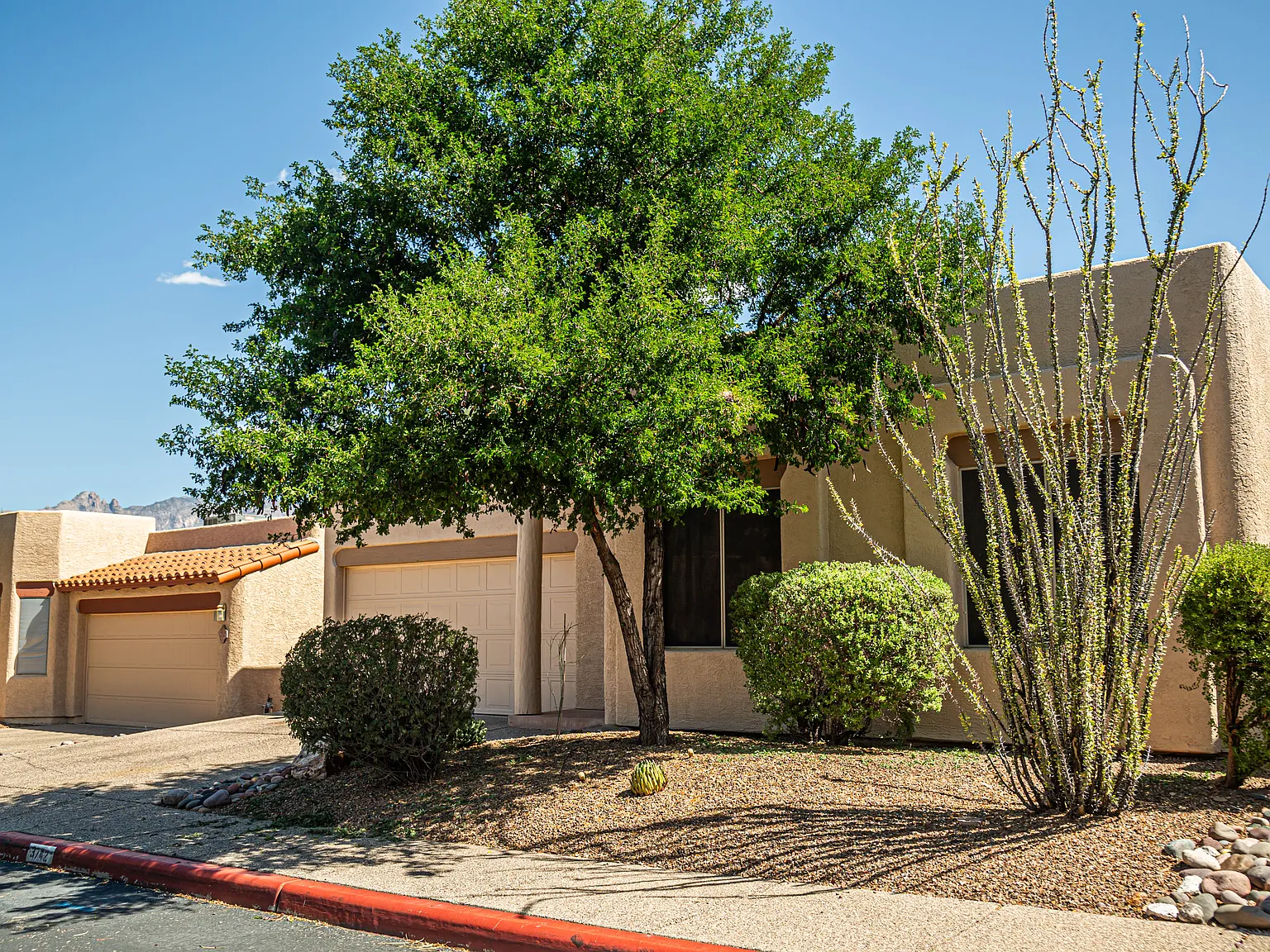 3 bed, 1400 sqft, $1,949 — Photo 2