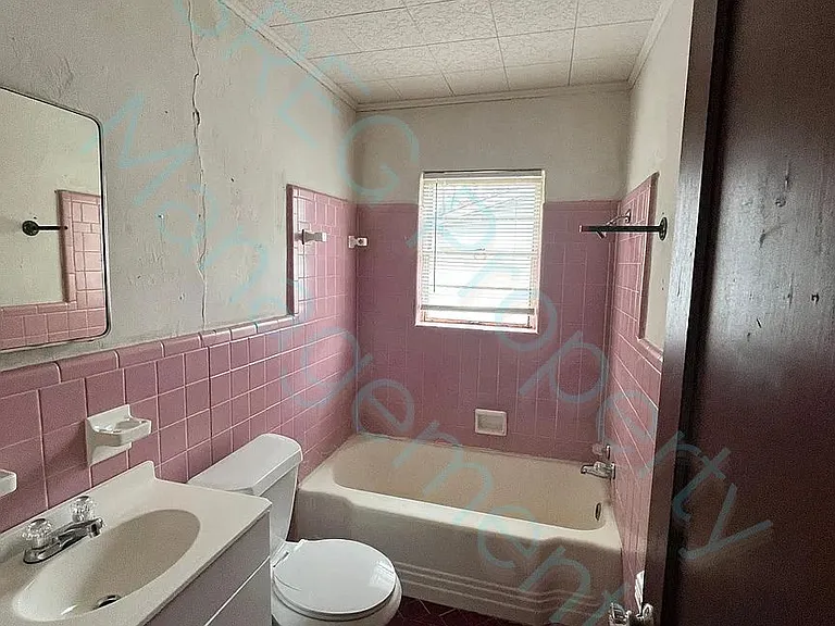 841 Watkins St — Photo 6