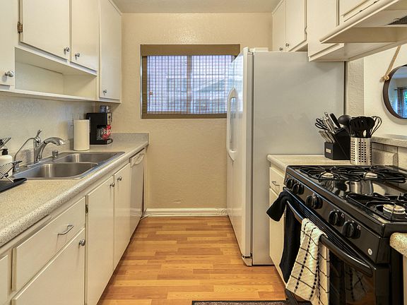 3rd image of 1747 Barry Ave APT 109