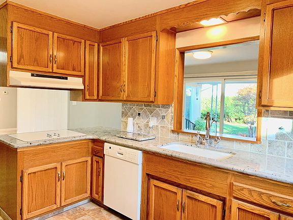 4th image of 968 Orchid Way