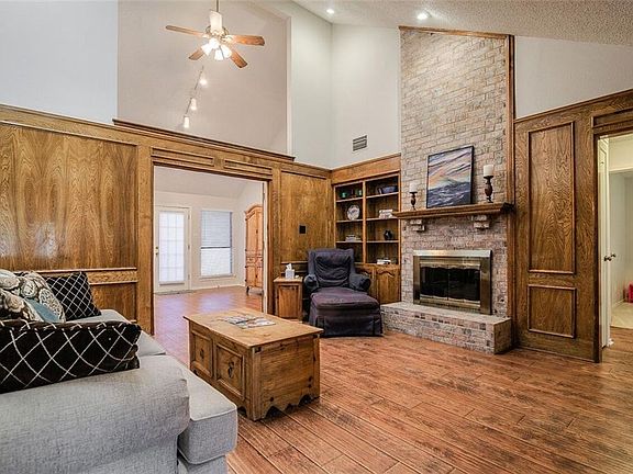 3rd image of 2718 Stoneridge Dr
