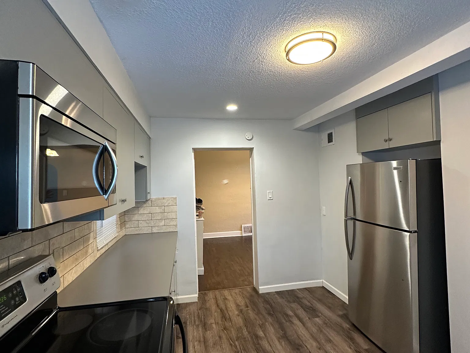 537 N Thompson St — Photo 4