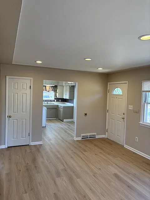 3 bed, 816 sqft, $2,200 — Photo 4