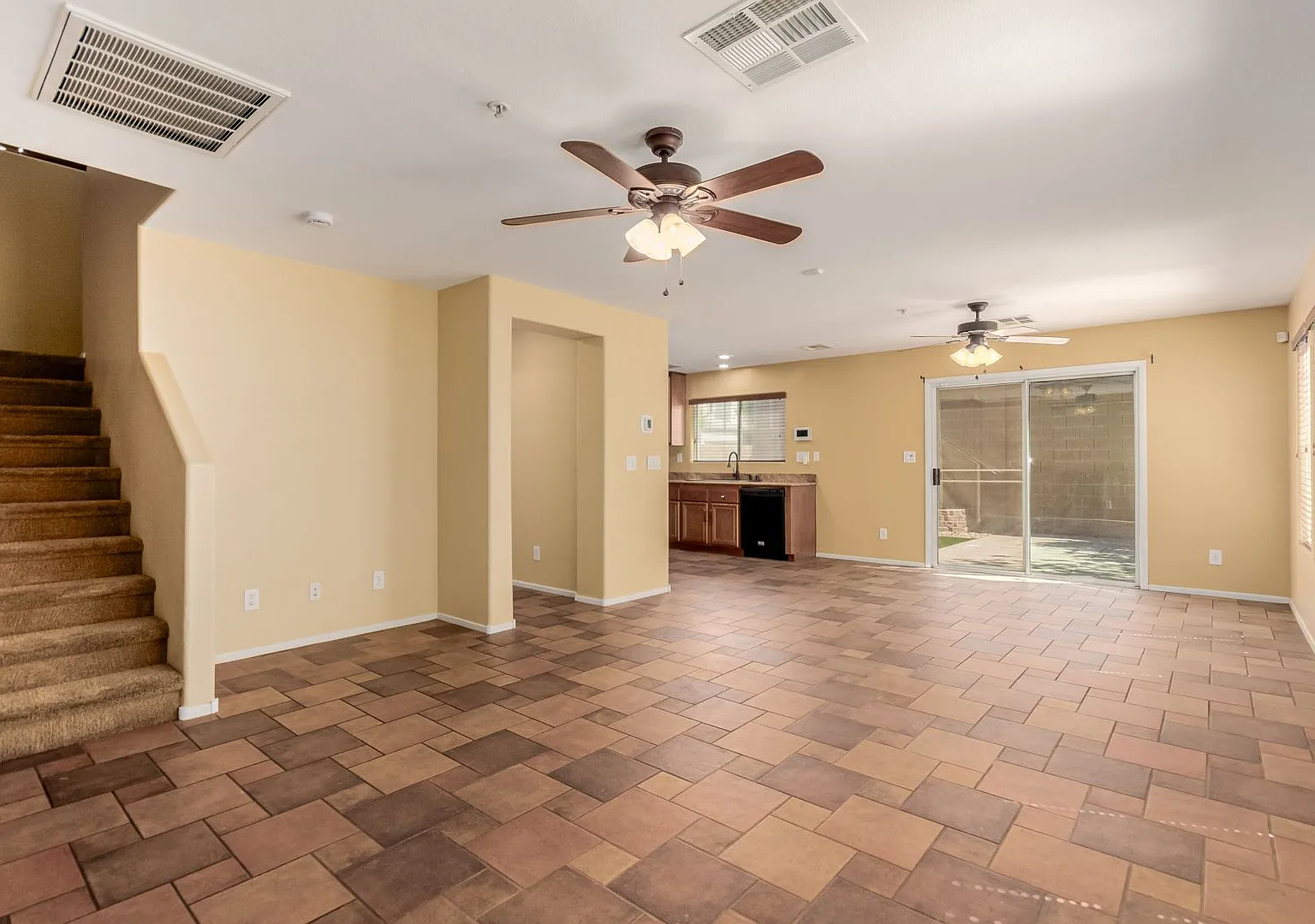 Gated 3 bedroom home in Paradise Hills Henderson — Photo 3