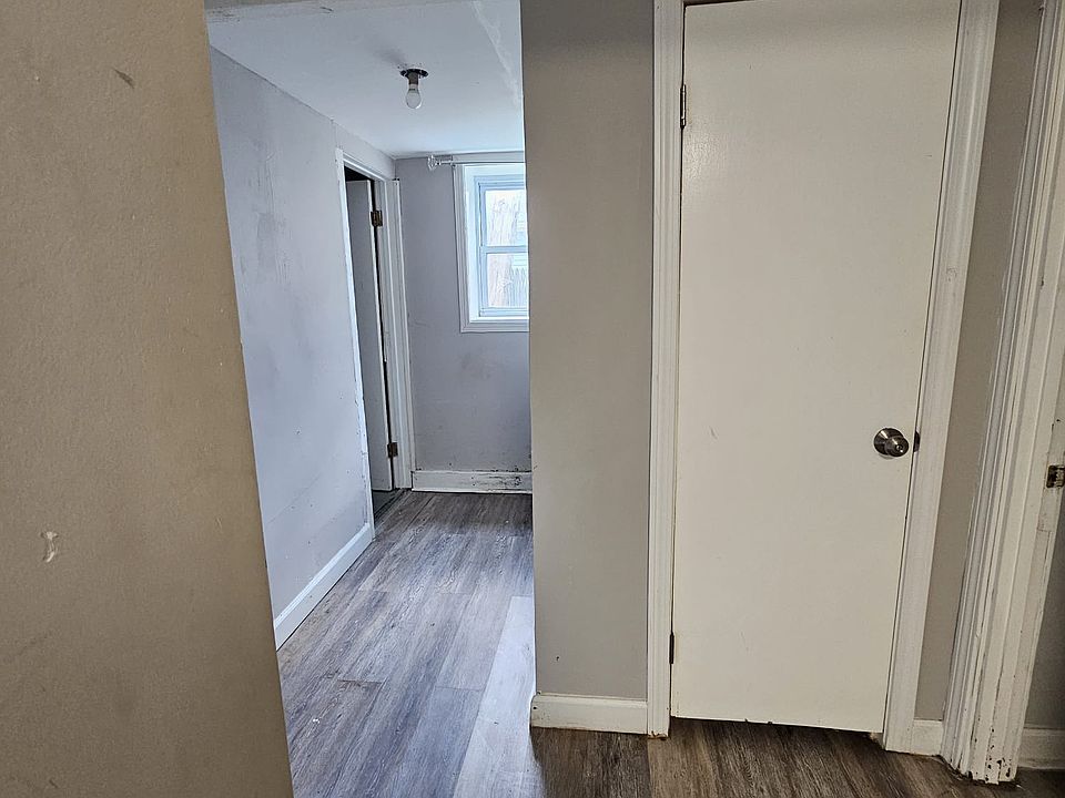 2nd image of 95-97 Loxwood St #1