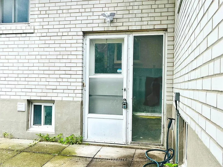 127 Highgate Ave #BASEMENT — Photo 4