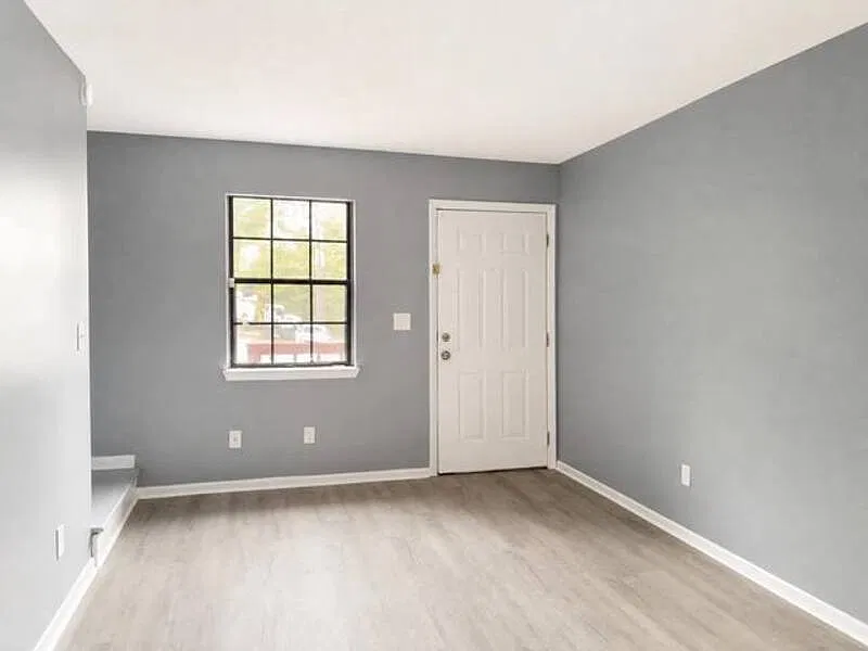 2 bed, 1.0 bath, 930 sqft, $1,295 — Photo 2
