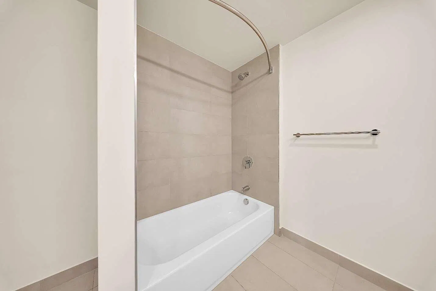 2 bed, 2.0 bath, 1033 sqft, $3,035 — Photo 1